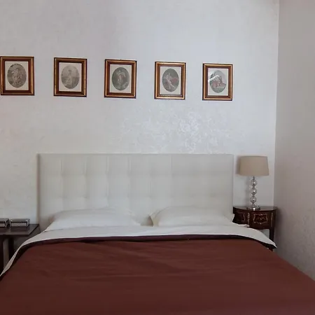 לינה וארוחת בוקר La Casa Di Enrico קאורלה
